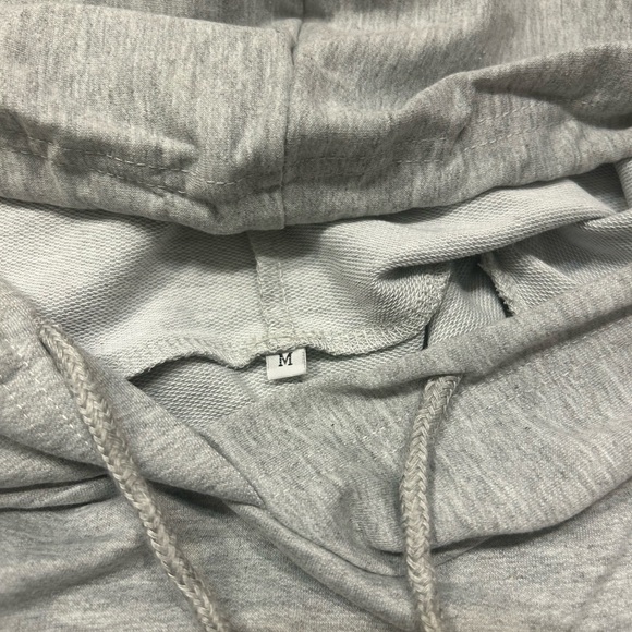 🦒🦒🦒Gray Hoodie with Giraffe Print Size M NWOT - Picture 4 of 4